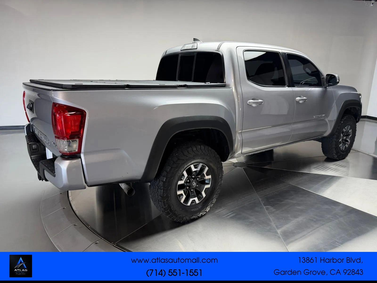 Used 2016 Toyota Tacoma TRD Off-Road w/ Premium & Technology Package RWD image 2