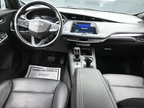 Used 2022 Cadillac XT4 Luxury w/ Cold Weather Package AWD/4WD image 15