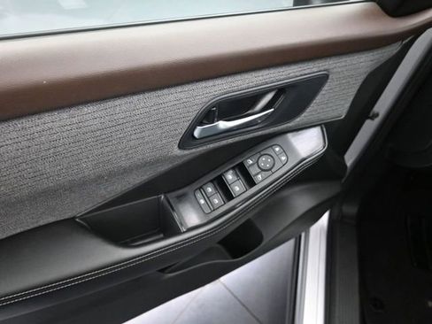 Used 2023 Nissan Rogue SV image 26