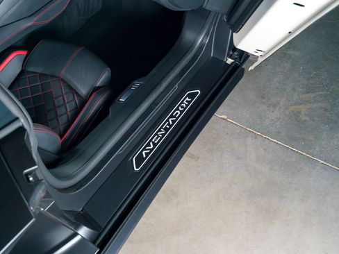 Used 2017 Lamborghini Aventador S AWD/4WD image 72