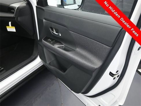 New 2025 Nissan Kicks SV image 32