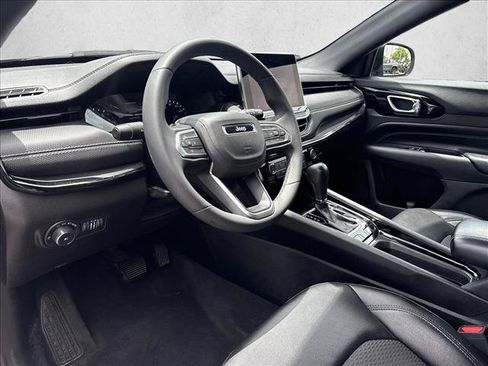 Used 2022 Jeep Compass Latitude FWD image 9