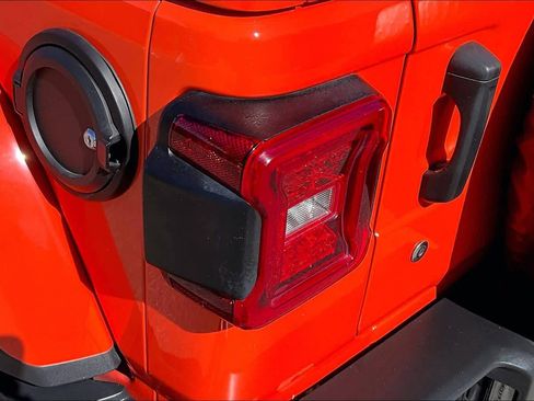 Used 2020 Jeep Wrangler Unlimited Sahara AWD/4WD image 30