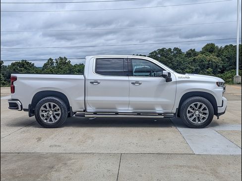 Used 2021 Chevrolet Silverado 1500 High Country w/ Technology Package AWD/4WD image 6