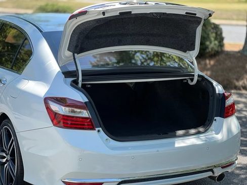 Used 2017 Honda Accord Touring image 46