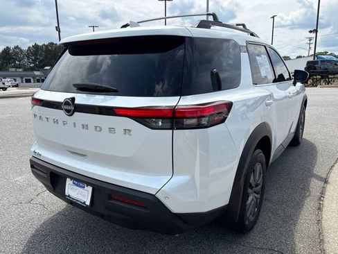 Used 2025 Nissan Pathfinder SV FWD image 7