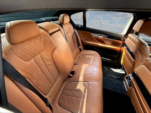 Used 2020 BMW 740i w/ M Sport Package RWD image 25