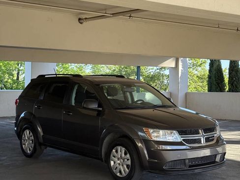 Used 2015 Dodge Journey SE w/ Flexible Seating Group image 3