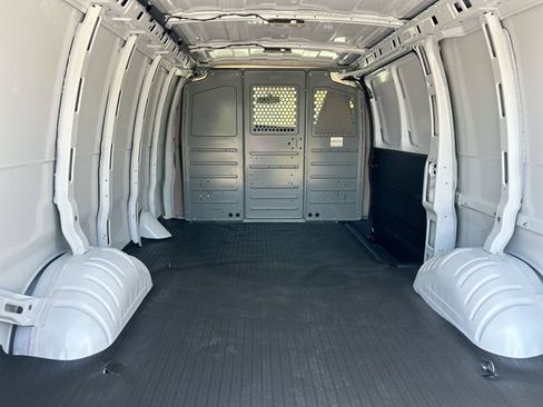 Used 2025 Chevrolet Express 2500 RWD image 16