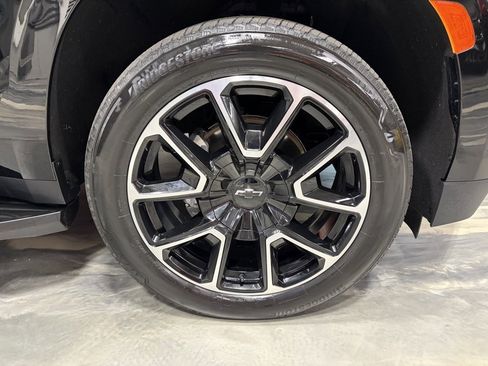 Used 2022 Chevrolet Suburban RST w/ Sport Performance Package image 34