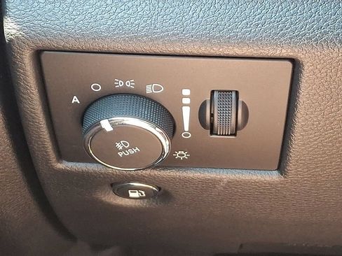 Used 2020 Jeep Grand Cherokee Limited AWD/4WD image 24