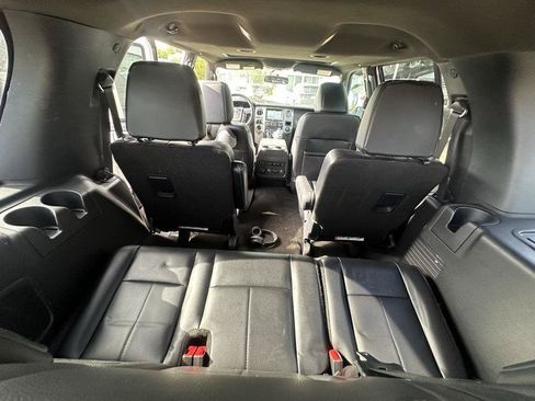 Used 2017 Ford Expedition XLT w/ Equipment Group 202A RWD image 14