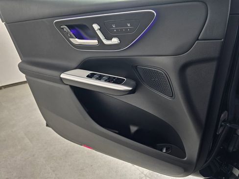 Certified 2025 Mercedes-Benz GLC 300 image 24