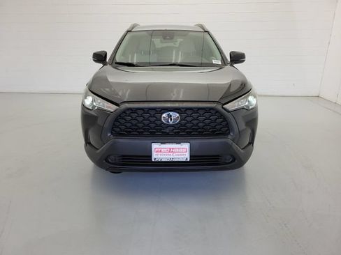 Used 2022 Toyota Corolla Cross LE FWD image 3