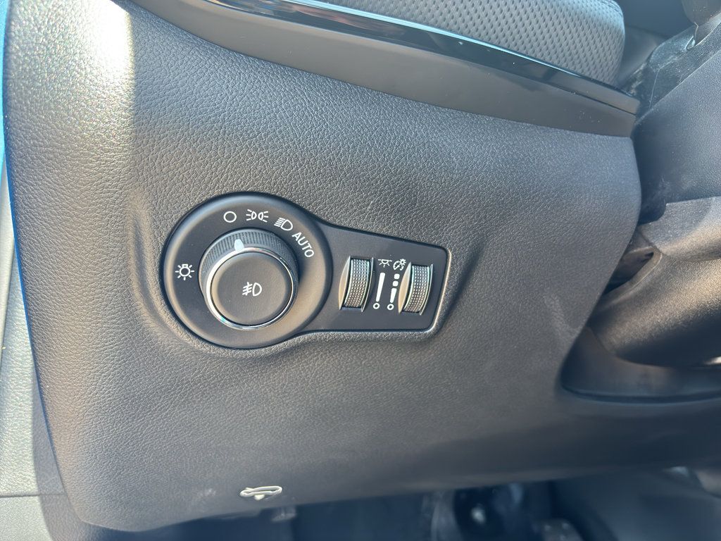 New 2026 Jeep Compass Latitude AWD/4WD image 37