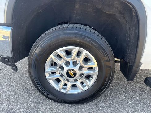 Used 2024 Chevrolet Silverado 2500 LT image 28