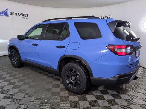 Used 2025 Honda Pilot TrailSport image 4