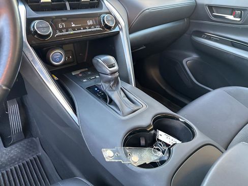 Used 2021 Toyota Venza Limited image 37