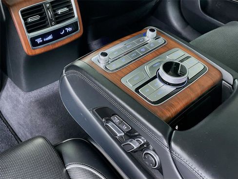 Used 2019 Kia K900 Luxury w/ VIP Package image 28