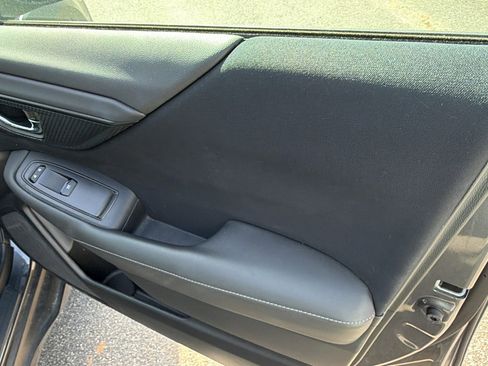 Used 2025 Subaru Outback Premium AWD/4WD image 19