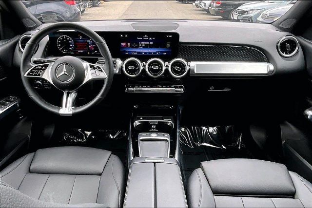 Used 2026 Mercedes-Benz GLB 250 4MATIC image 12