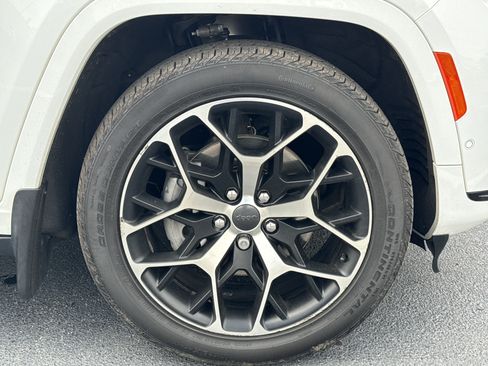 Used 2023 Jeep Grand Cherokee L Summit AWD/4WD image 12