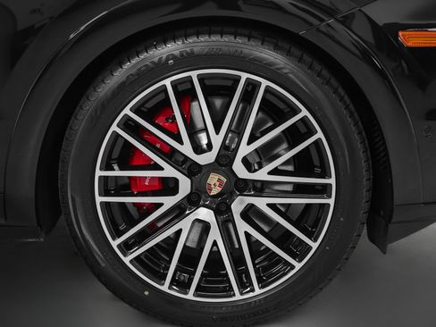 New 2026 Porsche Cayenne GTS image 16