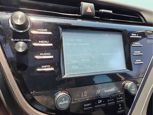 Used 2018 Toyota Camry SE w/ Moonroof Package FWD image 23
