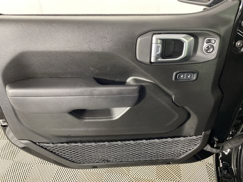 Used 2024 Jeep Wrangler Unlimited w/ Convenience Group AWD/4WD image 14