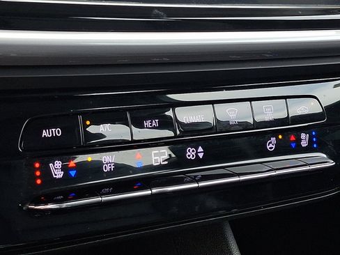 Used 2022 Chevrolet Bolt EUV Premier image 16