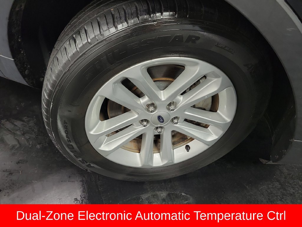 Used 2017 Ford Explorer XLT w/ Equipment Group 202A FWD image 11