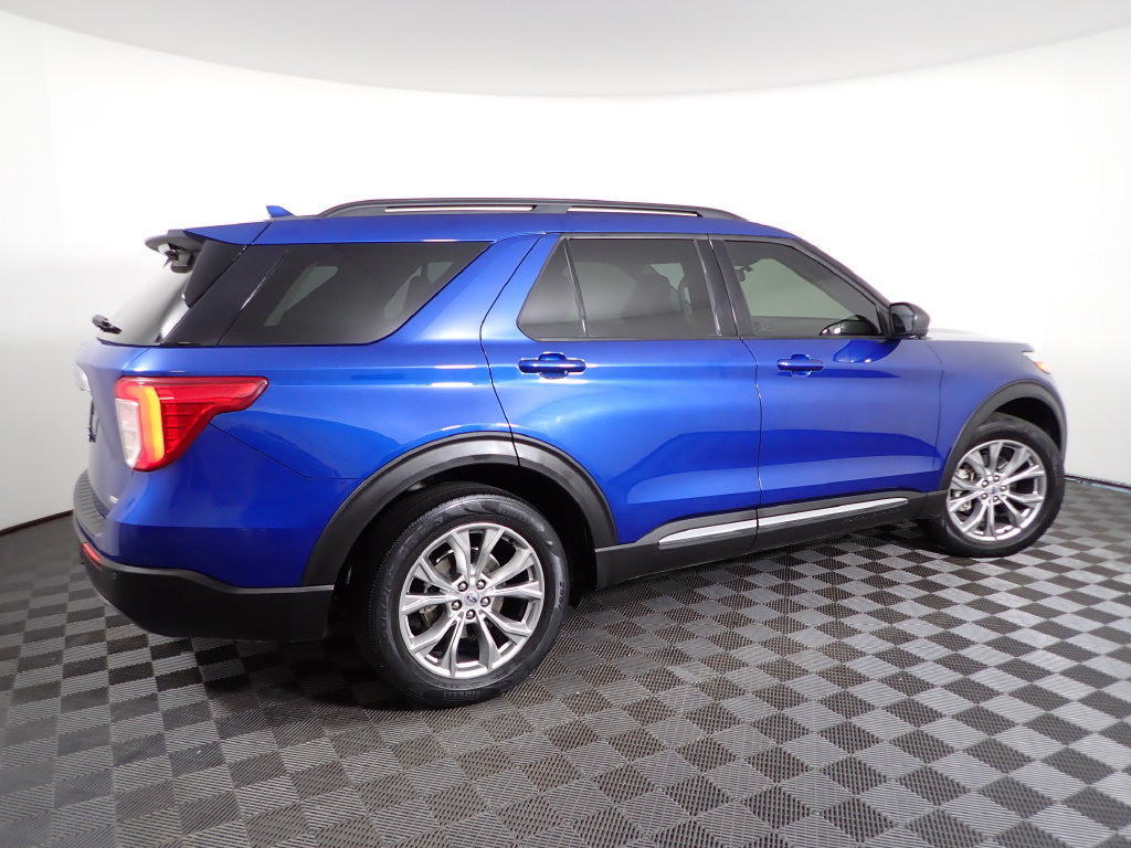 Used 2020 Ford Explorer XLT w/ Equipment Group 202A AWD/4WD image 16
