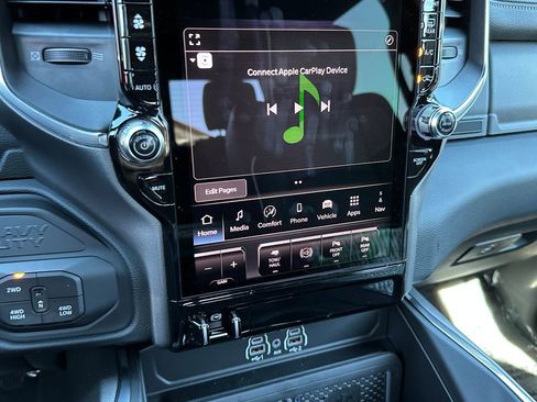 New 2026 RAM 2500 Laramie AWD/4WD image 25