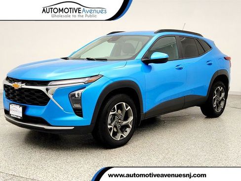 Used 2025 Chevrolet Trax LT w/ Driver Confidence Package image 1