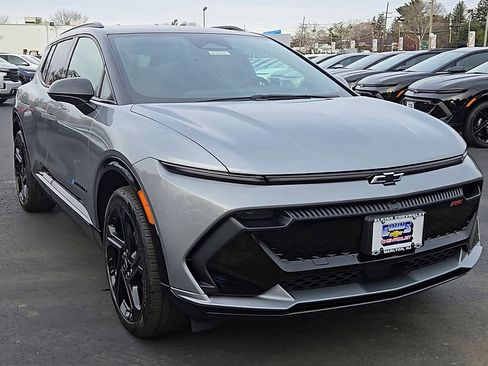 New 2026 Chevrolet Equinox EV RS image 7