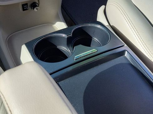 Used 2011 Toyota Sienna LE image 19