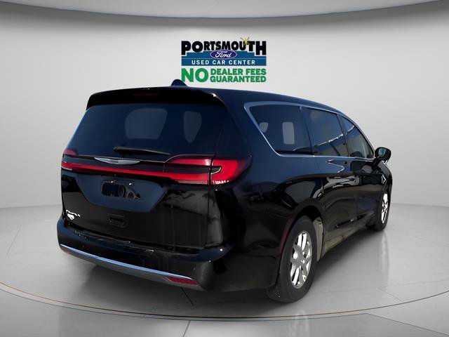 Used 2024 Chrysler Pacifica Touring-L FWD image 30