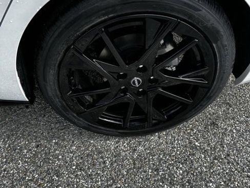 New 2025 Nissan Sentra SR w/ Midnight Edition image 9