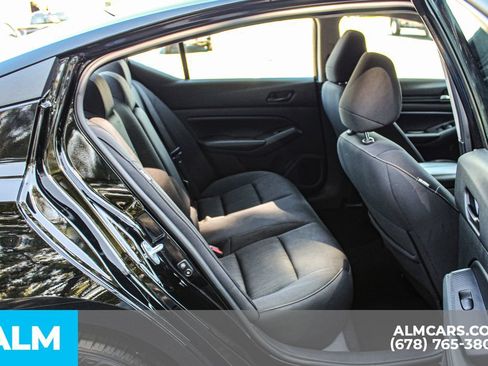 Used 2024 Nissan Altima 2.5 SV FWD image 18