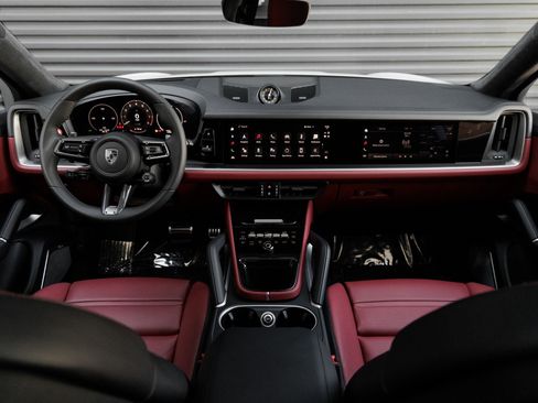 New 2025 Porsche Cayenne Turbo image 17