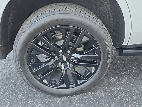 Used 2024 Chevrolet Tahoe High Country w/ Premium Package 2 image 8