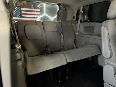 Used 2012 Dodge Grand Caravan SXT FWD image 22