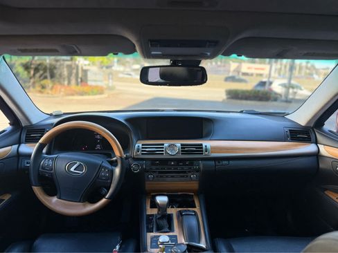 Used 2014 Lexus LS 460 w/ Comfort Package image 6