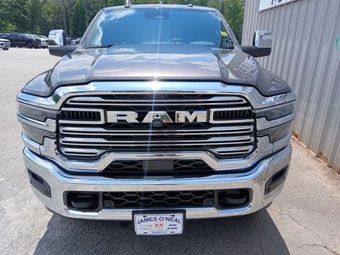 New 2026 RAM 2500 Laramie AWD/4WD image 13