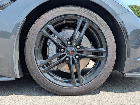 Used 2017 Chevrolet Corvette Stingray Coupe w/ 1LT RWD image 16