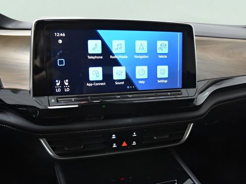 Used 2024 Volkswagen Atlas SE image 24