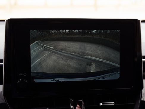 Used 2024 Toyota Corolla Cross XLE image 32