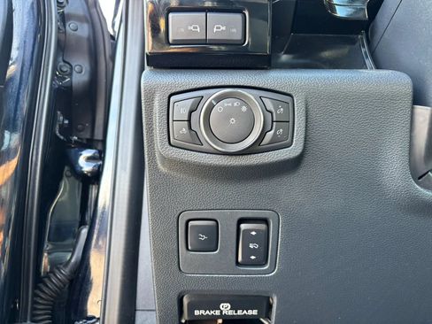 Used 2022 Ford F250 Lariat w/ Black Appearance Package AWD/4WD image 33
