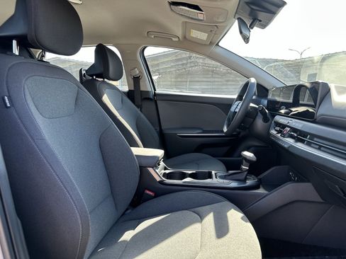 Certified 2025 Kia K4 FWD image 23