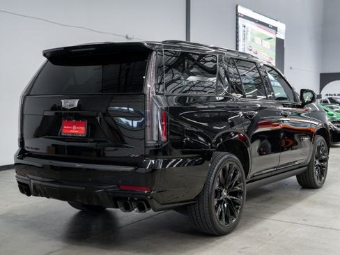 Used 2025 Cadillac Escalade V w/ LPO, ONYX Package AWD/4WD image 8